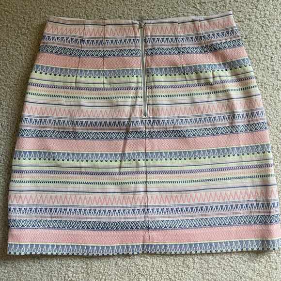 Like new Loft skirt - Picture 3 of 4